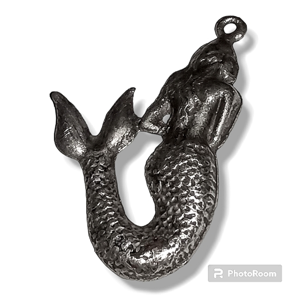 Women's Silver Tone Pewter Unmarked Mermaid Siren Necklace Pendant